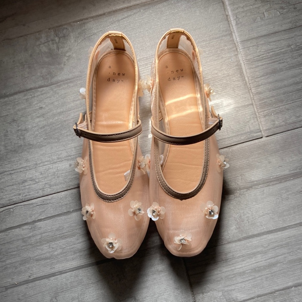 A New Day Cream Flats with Elegant Design